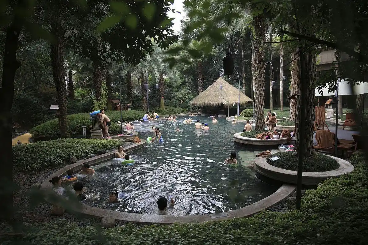 天冷哪里泡溫泉？重慶有沒(méi)有“假溫泉”？溫泉分布在哪些區(qū)域？-地大熱能